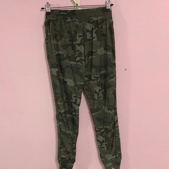Women’s Camo Green Jogger Pants XS - Picture 3 of 5